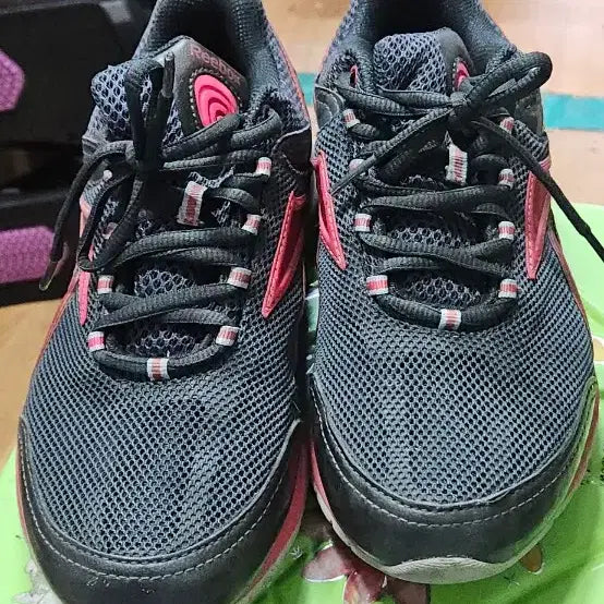 [BUNJANG] Reebok Sneakers Black/Pink / 리복 운동화 검정/핑크