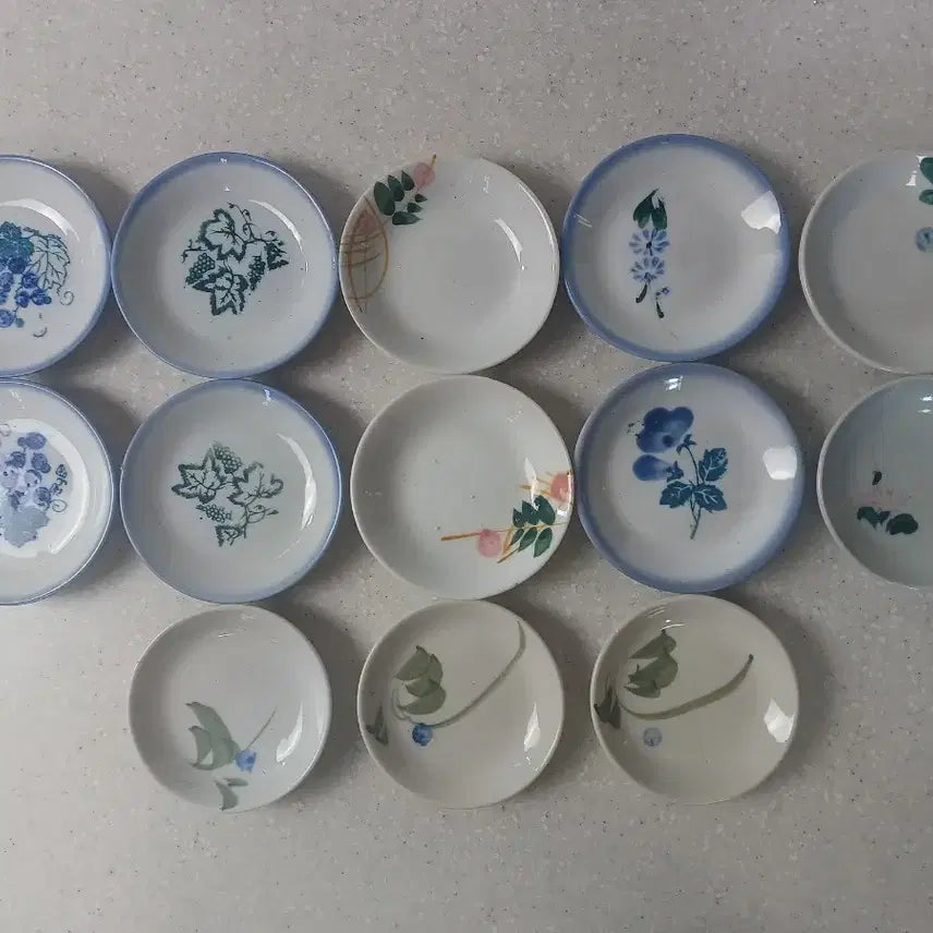 [BUNJANG] Vintage Korean Porcelain Plates (Set of 15) / 근대사 수집품 왜사기 꽃접시 외사기 빈티지 접시 15개일괄