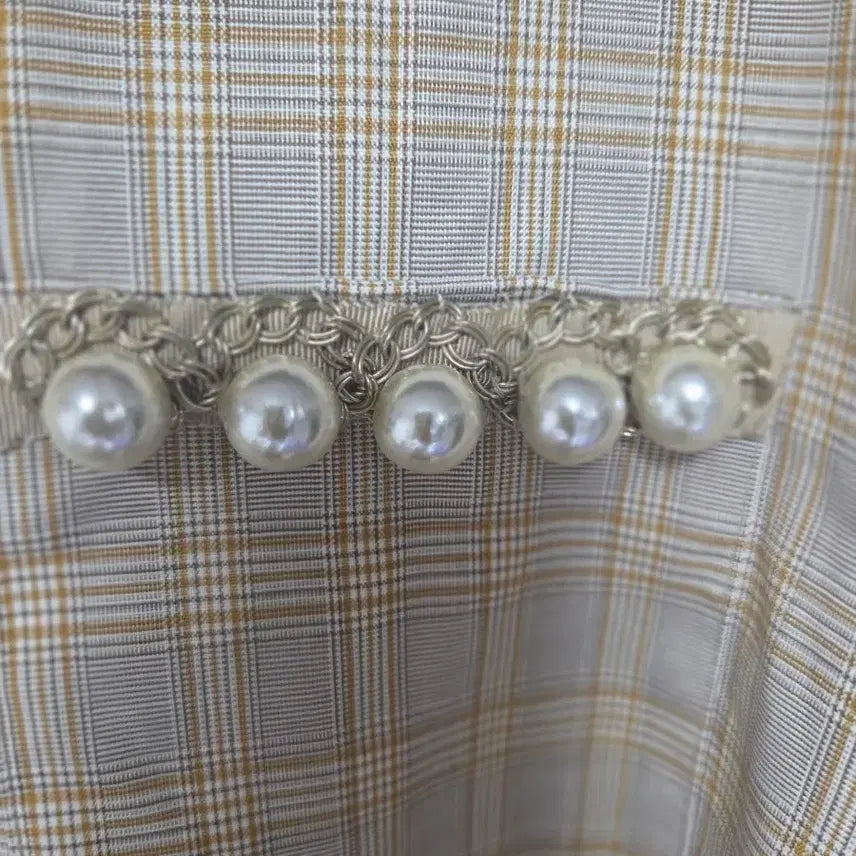 [BUNJANG] EGOIST Check Pearl Embellished Blouse / EGOIST 체크 진주 장식 블라우스 FREE