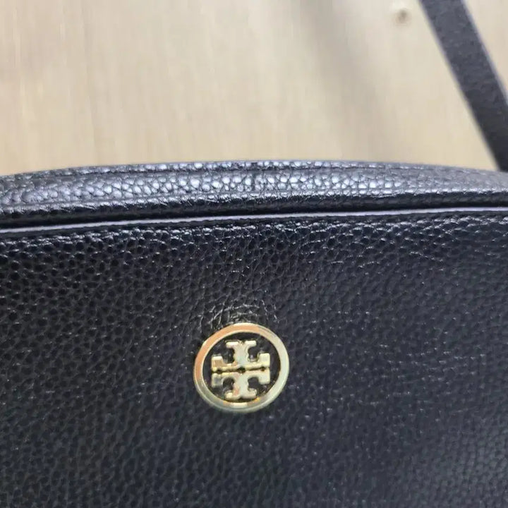 [BUNJANG] Tory Burch Black Leather Camera Bag / 토리버치 블랙 가죽 카메라백