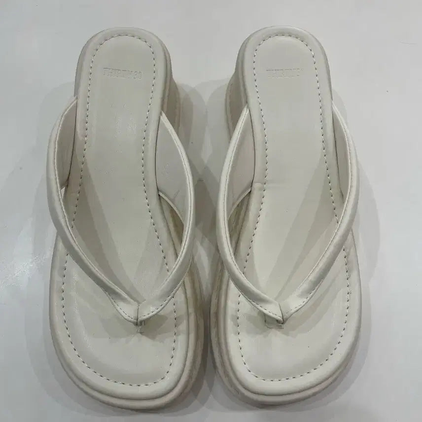 [BUNJANG] White 5cm Platform Flip-Flops Size 37 / 37 통굽 쪼리(새상품)