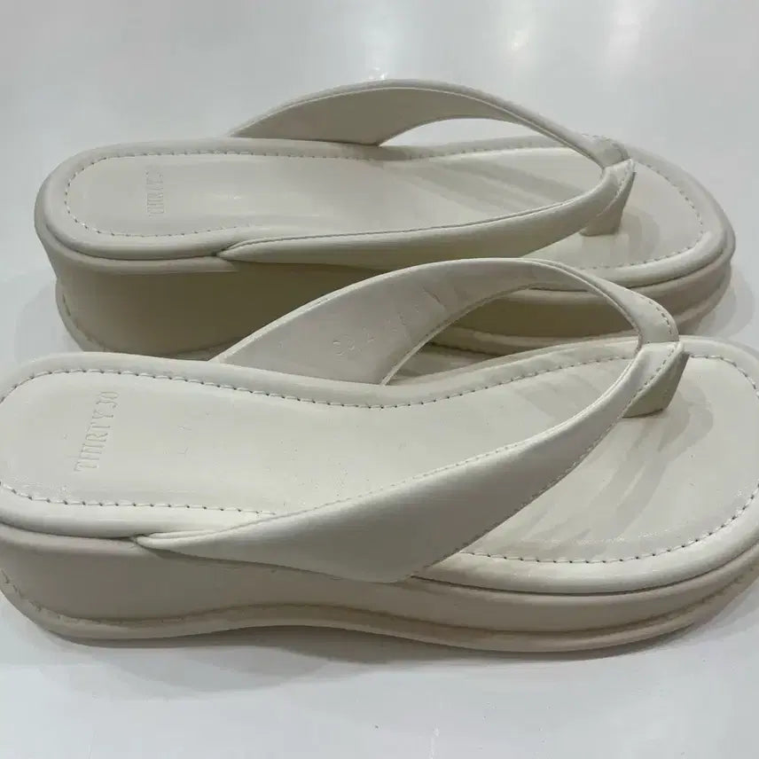 [BUNJANG] White 5cm Platform Flip-Flops Size 37 / 37 통굽 쪼리(새상품)