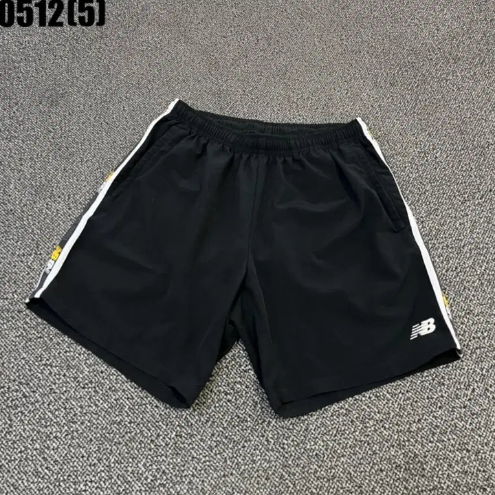 [BUNJANG] New Balance Black Side-Panel Accent Shorts / 뉴발란스 블랙 반바지 옆라인 포인트