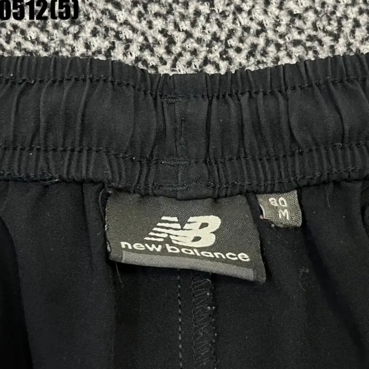 [BUNJANG] New Balance Black Side-Panel Accent Shorts / 뉴발란스 블랙 반바지 옆라인 포인트