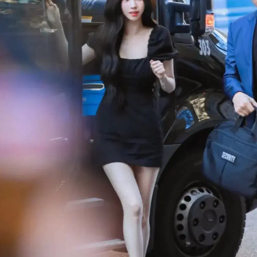 [BUNJANG] ESPA Karina Puff Sleeve Mini Dress / 카리나 자라 미니 원피스