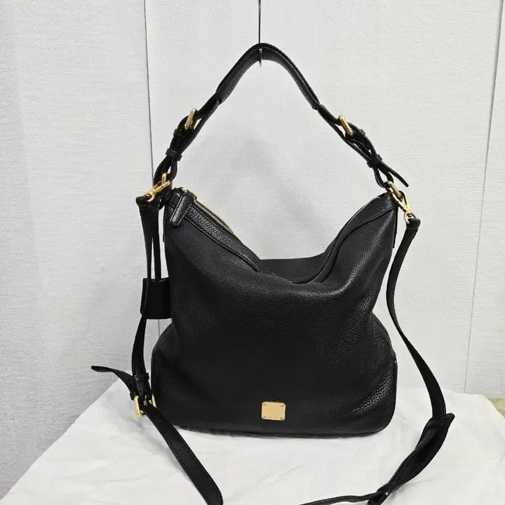 [SOLD OUT] mcm 블랙 가죽 숄더백 겸 크로스백