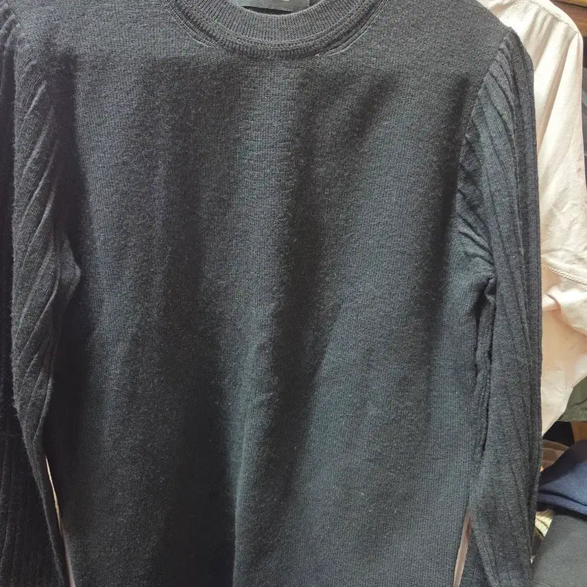 [BUNJANG] MINE Black Knit Long Sleeve / MINE 블랙 니트 긴팔