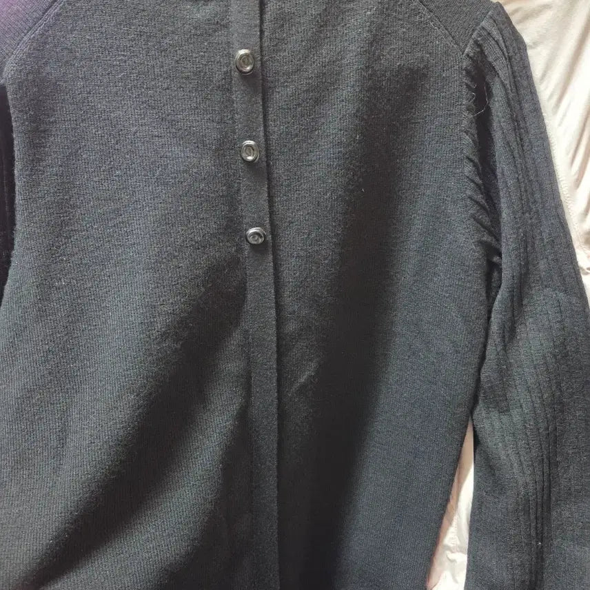 [BUNJANG] MINE Black Knit Long Sleeve / MINE 블랙 니트 긴팔