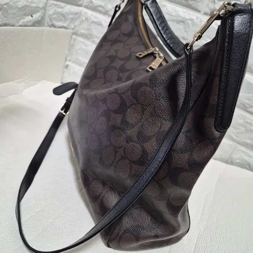 [BUNJANG] Coach Leather Shoulder Bag / 코치
