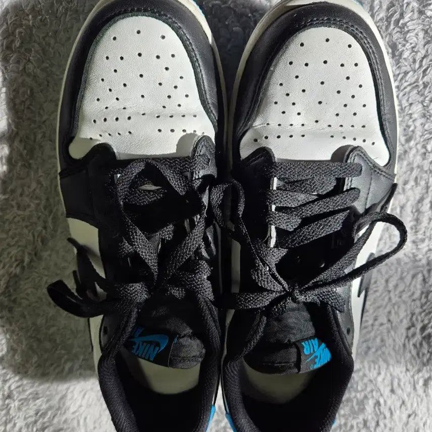 [BUNJANG] Nike Air Jordan 1 Retro Low OG "Black and Dark Powder Blue" Shoes / 나이키 에어 조던 1 레트로 로우 OG"블랙 앤 다크 파우더 블루"270