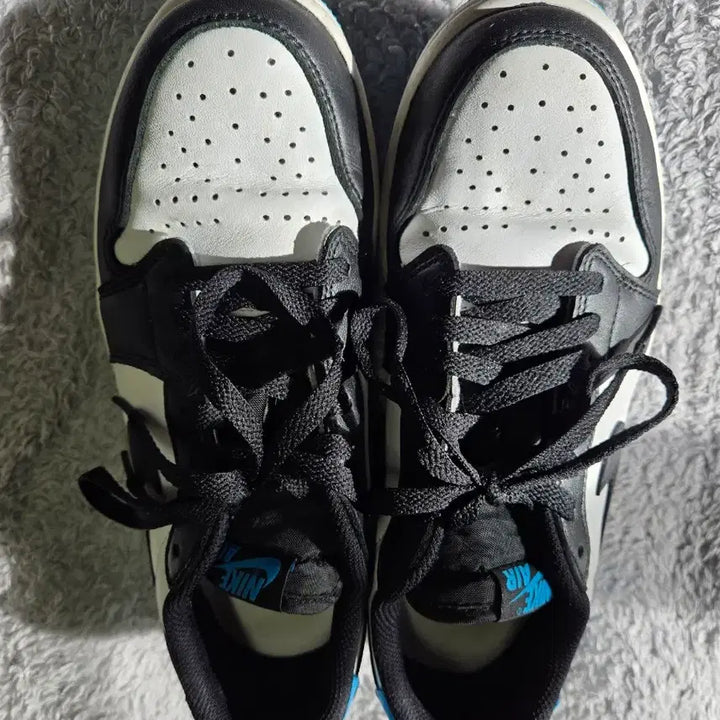 [BUNJANG] Nike Air Jordan 1 Retro Low OG "Black and Dark Powder Blue" Shoes / 나이키 에어 조던 1 레트로 로우 OG"블랙 앤 다크 파우더 블루"270