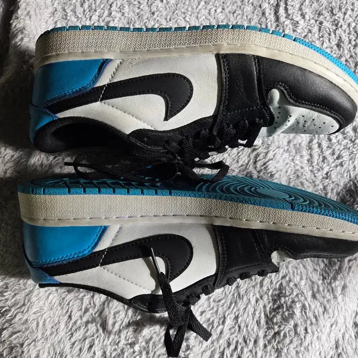 [BUNJANG] Nike Air Jordan 1 Retro Low OG "Black and Dark Powder Blue" Shoes / 나이키 에어 조던 1 레트로 로우 OG"블랙 앤 다크 파우더 블루"270