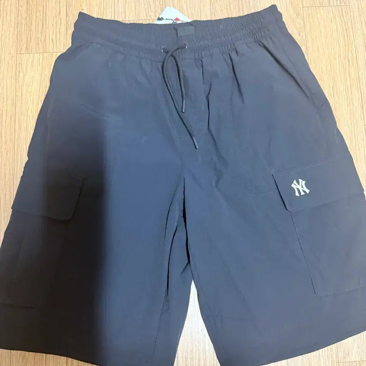 [BUNJANG] MLB Gorpcore Nylon Cargo Shorts / MLB 고프코어 나일론  카고 6부