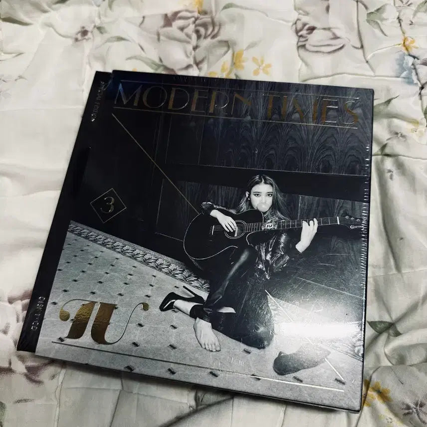 [BUNJANG] IU Modern Times Special Edition CD (Sealed) / 미개봉 아이유 Modern Times 스페셜 에디션 cd