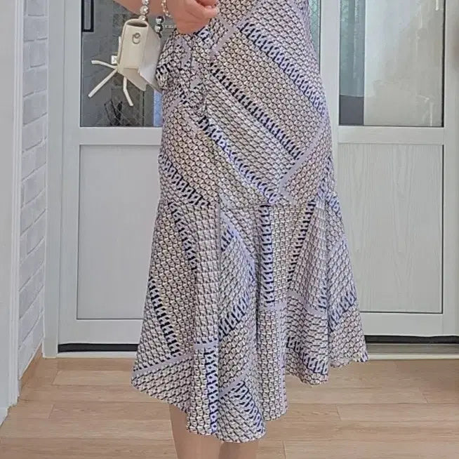 [BUNJANG] Patterned Wrap Dress with Puff Sleeve Mermaid Hem / 패턴 랩 원피스 / 퍼프소매 머메이드 원피스