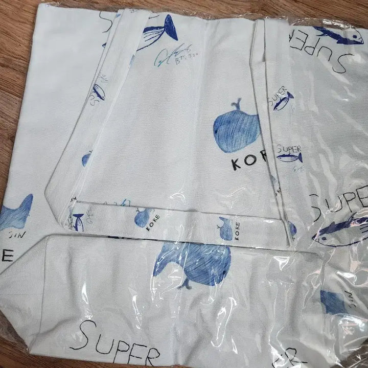 [BUNJANG] BTS Jin Whale Eco Bag Sealed / BTS JIN 고래 에코백 미개봉(비공굿)