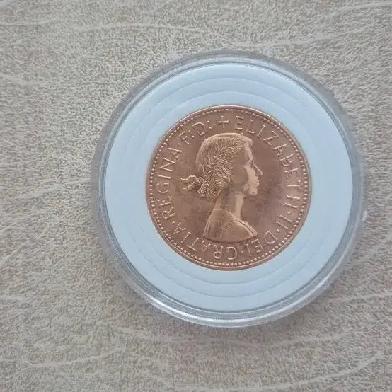 [BUNJANG] Queen Elizabeth II Coin - Unused Condition / 엘리자베스 2세 주화 코인 미사용