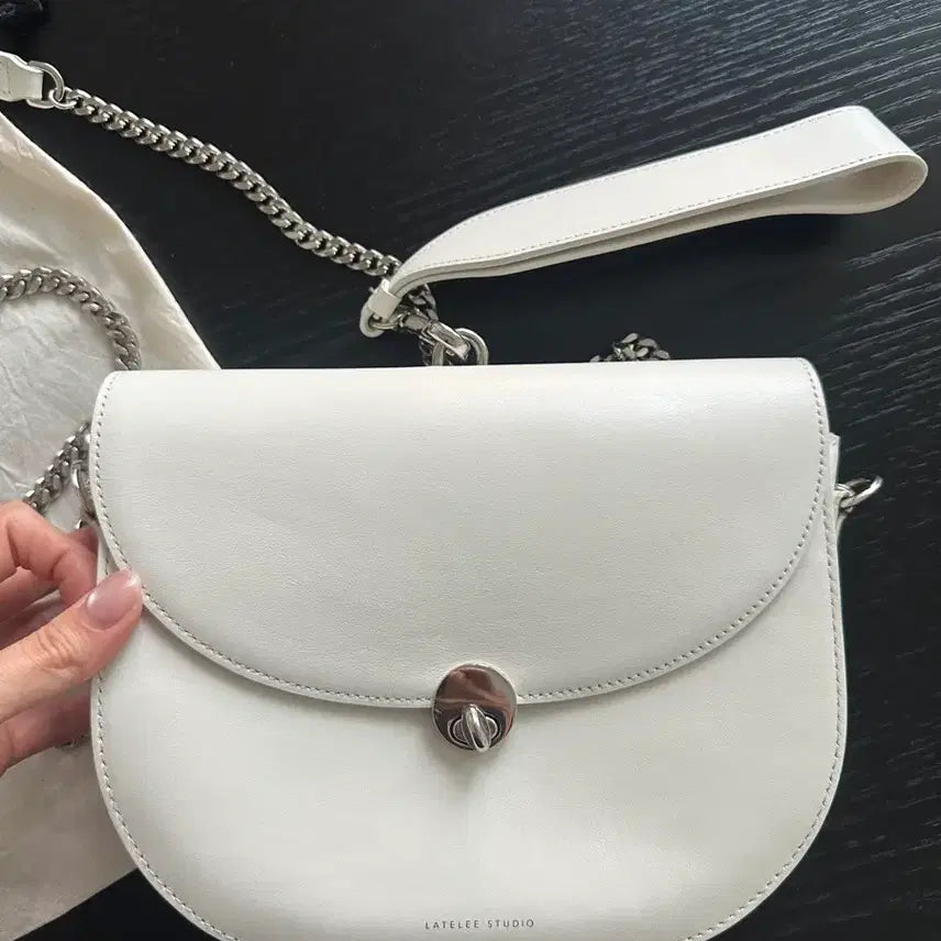 [BUNJANG] Latelee Studio White Saddle Bag / Latelee studio 화이트 새들백