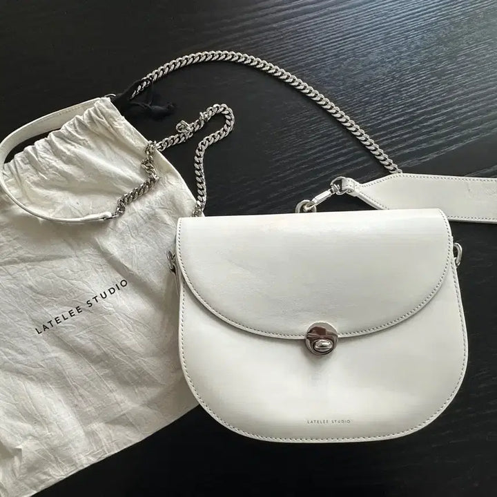 [BUNJANG] Latelee Studio White Saddle Bag / Latelee studio 화이트 새들백