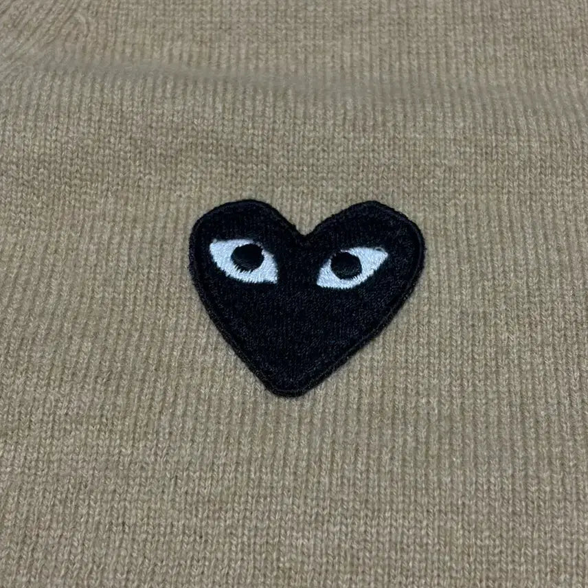 [BUNJANG] Comme des Garçons Play Black Heart Logo Cardigan Beige M / <새상품급,백화점판> 꼼데가르송 블랙와펜 가디건 베이지 M