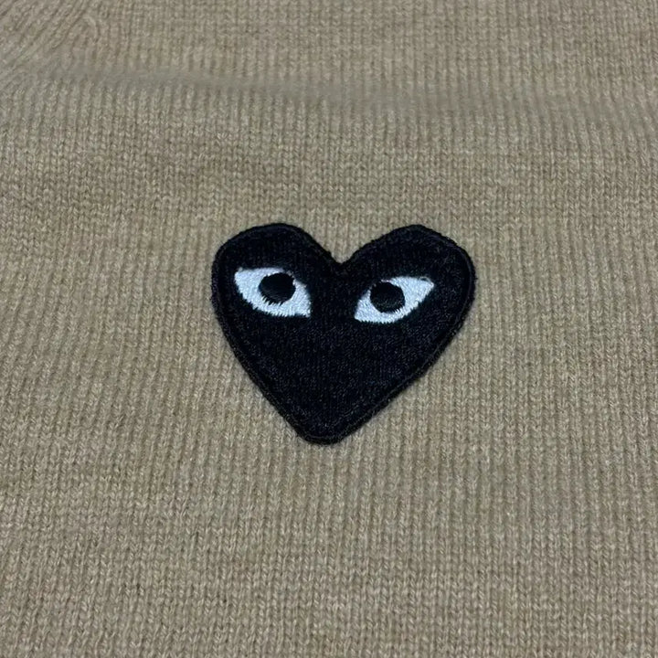 [BUNJANG] Comme des Garçons Play Black Heart Logo Cardigan Beige M / <새상품급,백화점판> 꼼데가르송 블랙와펜 가디건 베이지 M