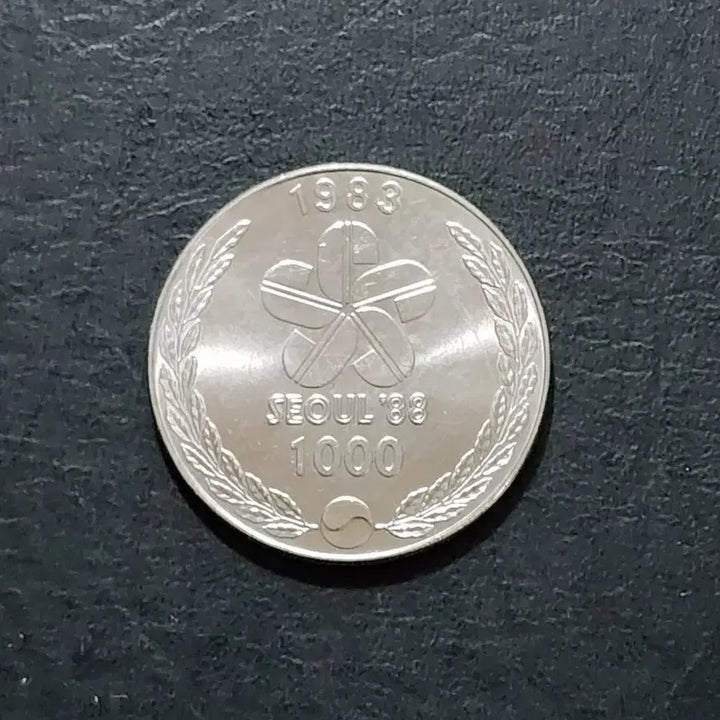 [BUNJANG] 1983 Seoul Olympics 24th Games Commemorative Coin (1,000 Won) / 1983년 88서울 올림픽 제24회 기념주화 천원