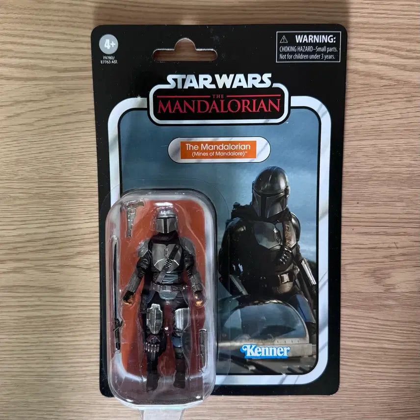 [BUNJANG] Star Wars Vintage Collection The Mandalorian Din Djarin Black Lightsaber Figure (Sealed) / 미개봉 스타워즈 빈티지 컬렉션 만달로리안 딘 자린 흑광선검 피규어