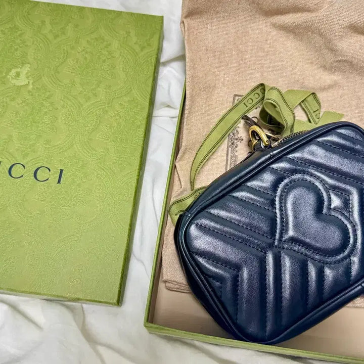 [BUNJANG] Gucci GG Marmont Matelassé Mini Bag Black / 구찌 GG 마몽 마틀라세 미니백(정품/네고가능)