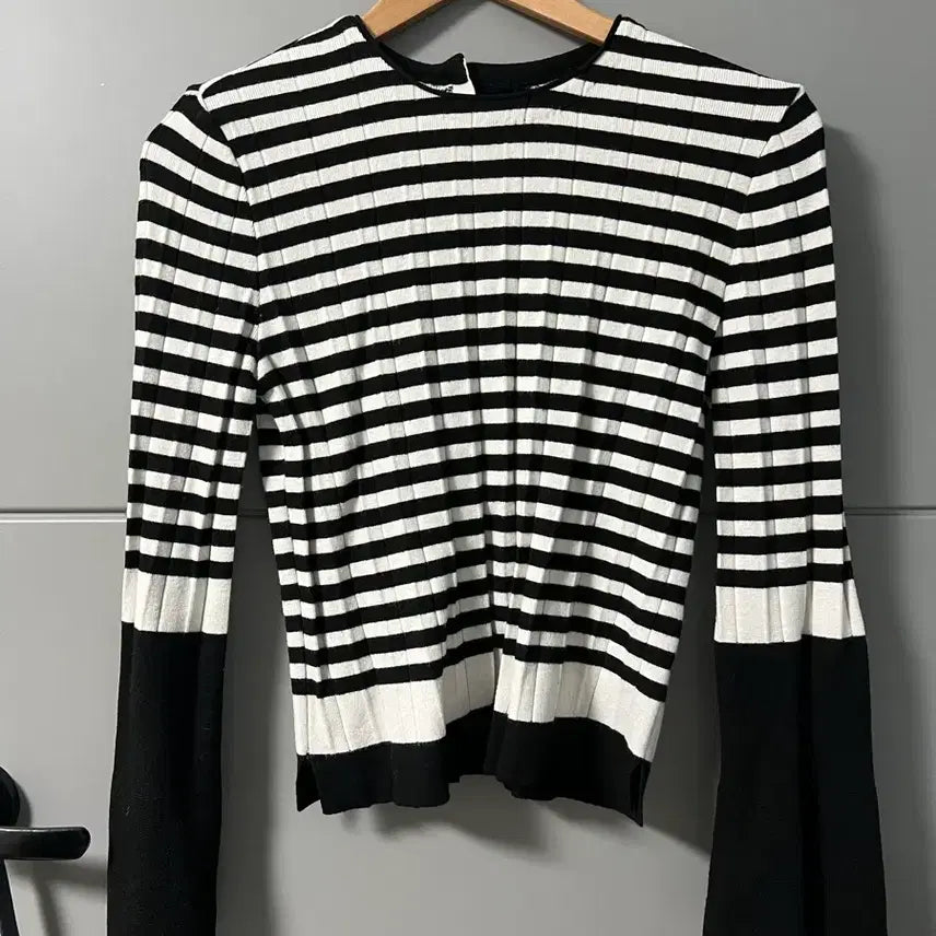 [BUNJANG] Black/White Stripe Knit Long Sleeve T-Shirt / 블랙/화이트 스트라이프 니트 긴팔티