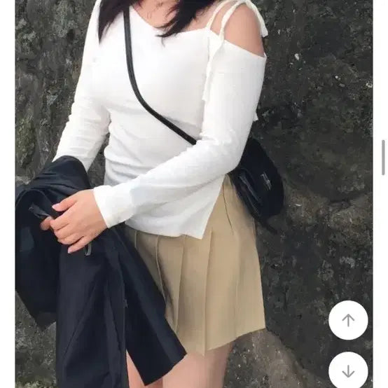 [BUNJANG] Tene Off-Shoulder Top / 에이블리 복자씨 테네 트임 원 오프숄더