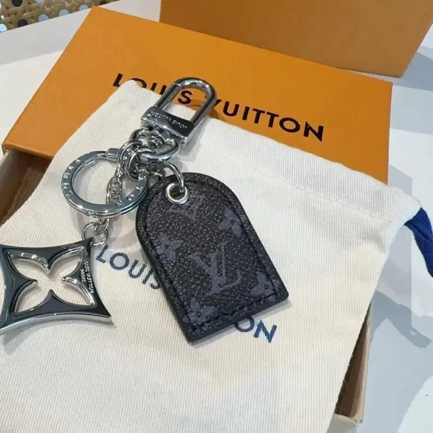 [BUNJANG] Louis Vuitton Casual Fashion Keychain / 루이비통 캐주얼 패션 키링