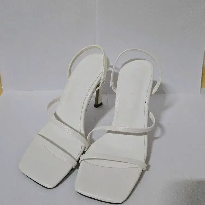 [BUNJANG] White Sandals Heels / 화이트 샌들 힐