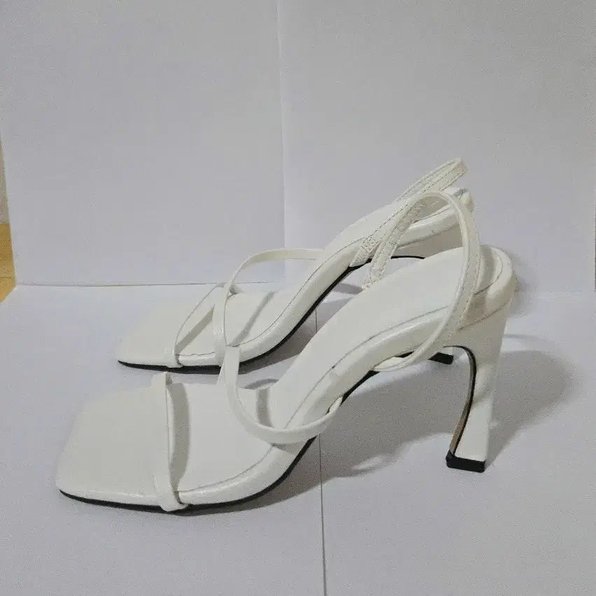 [BUNJANG] White Sandals Heels / 화이트 샌들 힐