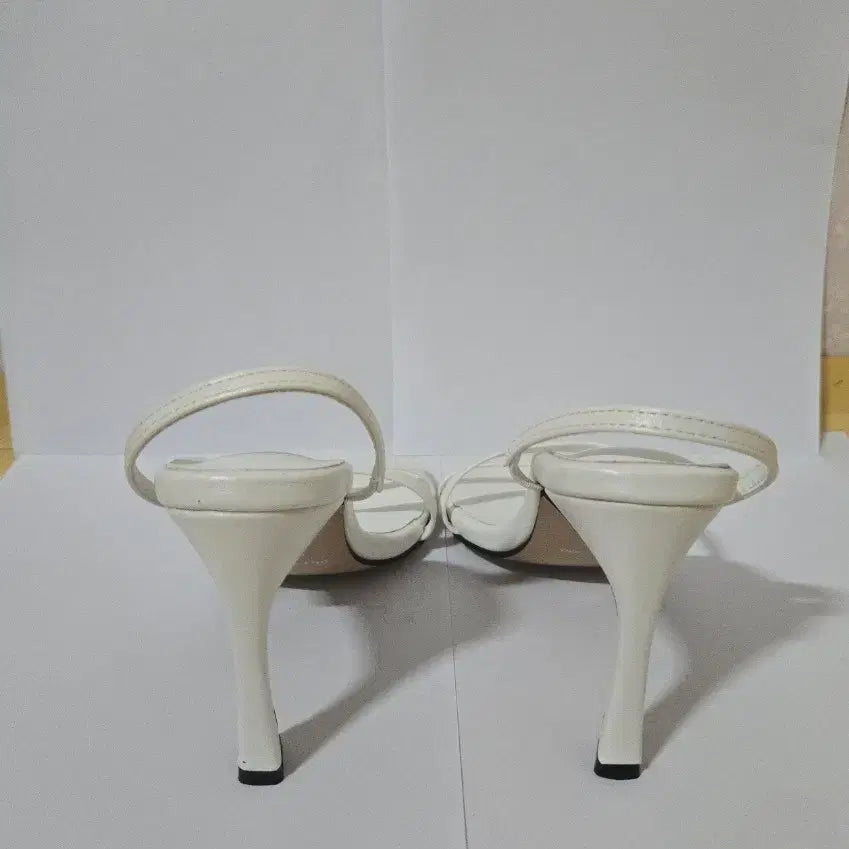 [BUNJANG] White Sandals Heels / 화이트 샌들 힐
