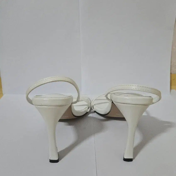 [BUNJANG] White Sandals Heels / 화이트 샌들 힐