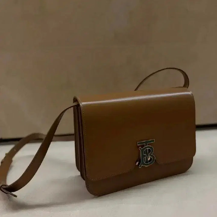 [BUNJANG] Burberry TB Bag Leather Medium Bag / 버버리가방 TB백 가죽 미디움가방