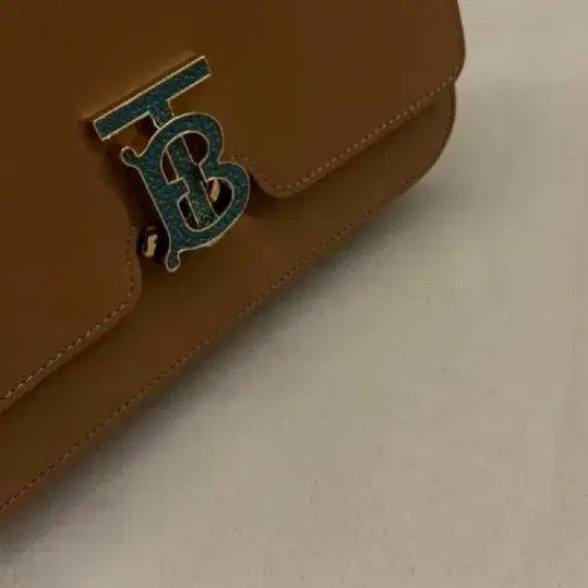 [BUNJANG] Burberry TB Bag Leather Medium Bag / 버버리가방 TB백 가죽 미디움가방
