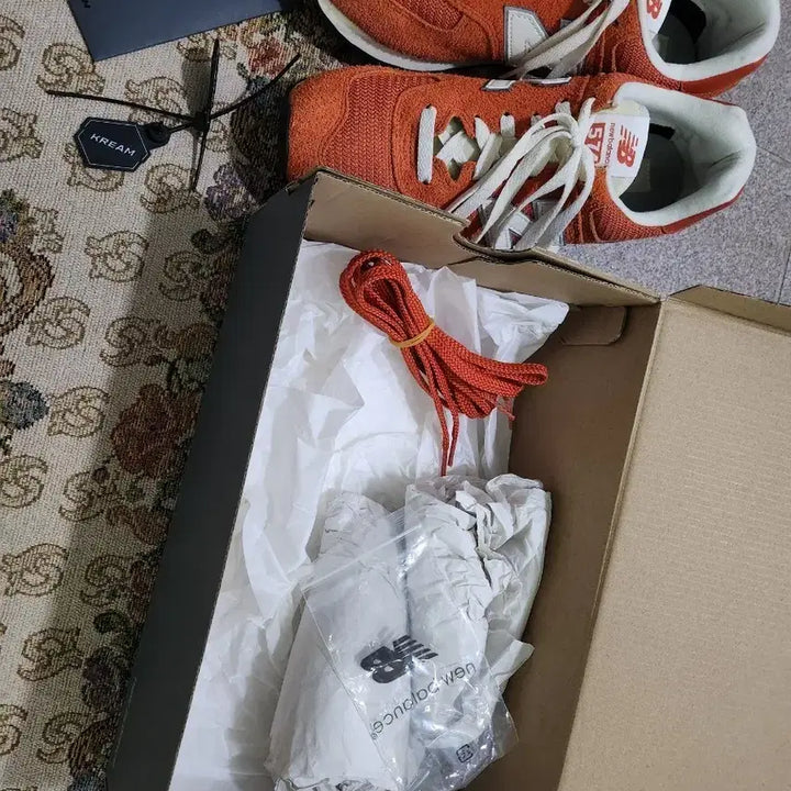 [BUNJANG] New Balance 574 Size? College Pack Orange Sneakers (275) / [275] 뉴발란스 size? 풀박스 컬리지팩 오렌지 팝니다