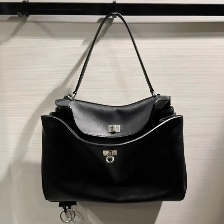 [BUNJANG] Black Medium Size Versatile Bag / 여성가방 블랙 미듐사이즈