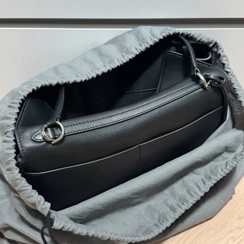 [BUNJANG] Black Medium Size Versatile Bag / 여성가방 블랙 미듐사이즈