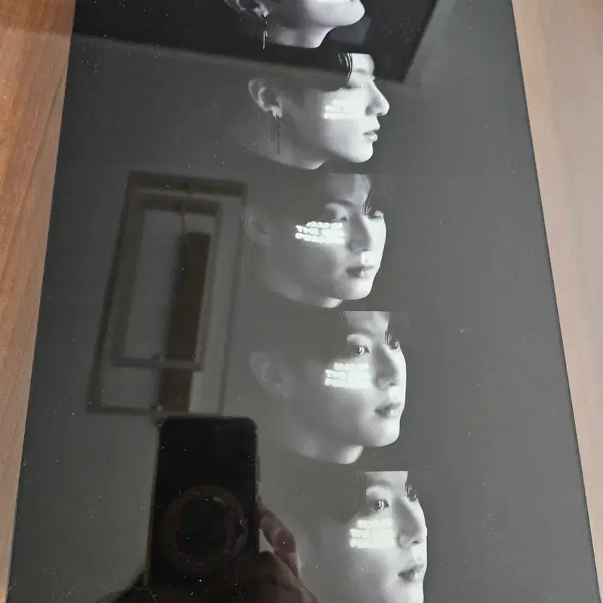 [BUNJANG] BTS V Jungkook Acrylic Frame (A4 Size) / 방탄소년단 뷔 정국 아크릴액자(A4 사이즈)