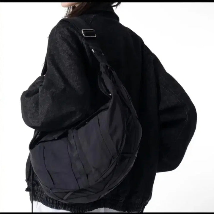 [BUNJANG] Yiugama Kallas Shoulder Bag / 이우가마카라스 숄더백