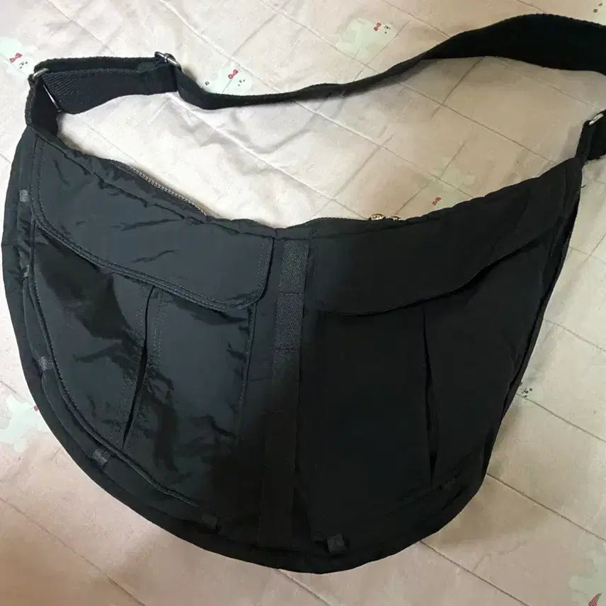 [BUNJANG] Yiugama Kallas Shoulder Bag / 이우가마카라스 숄더백
