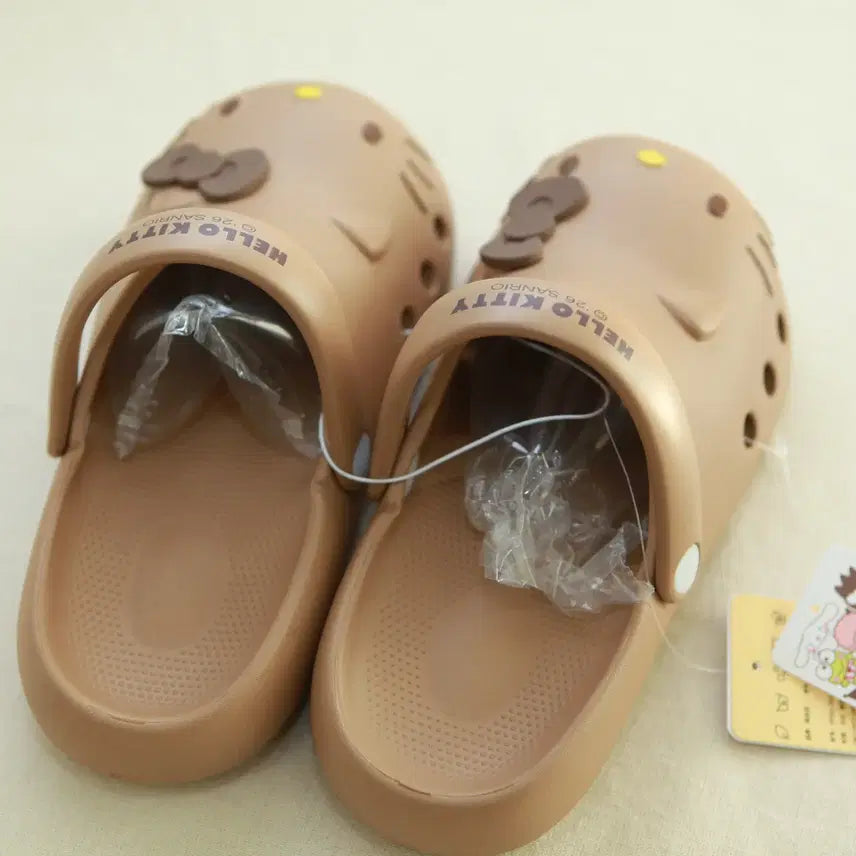 [BUNJANG] Sanrio Hello Kitty Crocs Slippers Chocolate / 산리오 헬로키티 크록스 슬리퍼 초콜릿색