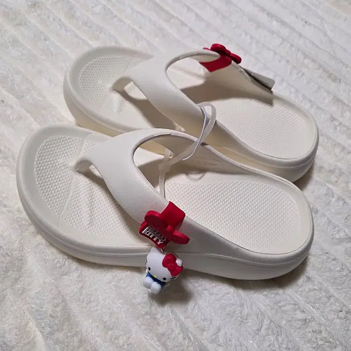 [BUNJANG] Hello Kitty White Flip-Flops (240) / 흰색키티쪼리 240