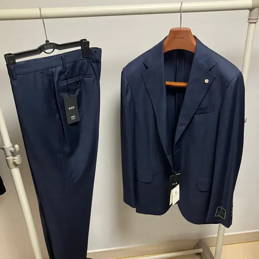 [BUNJANG] Kiton Carlo Barbera Wool Suit Set / Kiton 키톤 까를로바베라 원단 정장세트