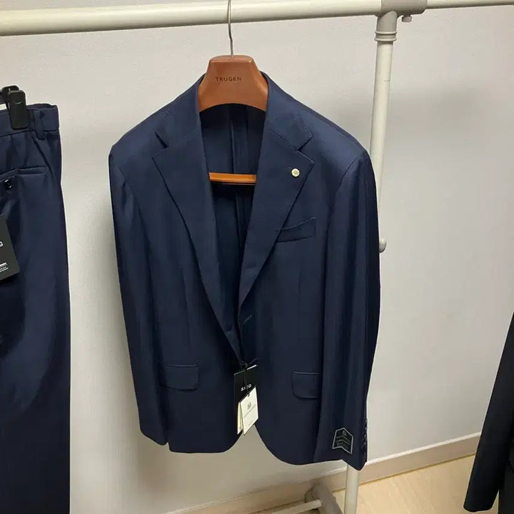 [BUNJANG] Kiton Carlo Barbera Wool Suit Set / Kiton 키톤 까를로바베라 원단 정장세트