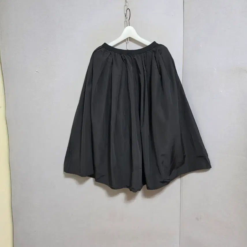 [BUNJANG] Kobe Yamanote Black Voluminous Skirt (Size F) / 고베 야마노테 블랙 풍성한 스커트 F   n5208  미착용제품
