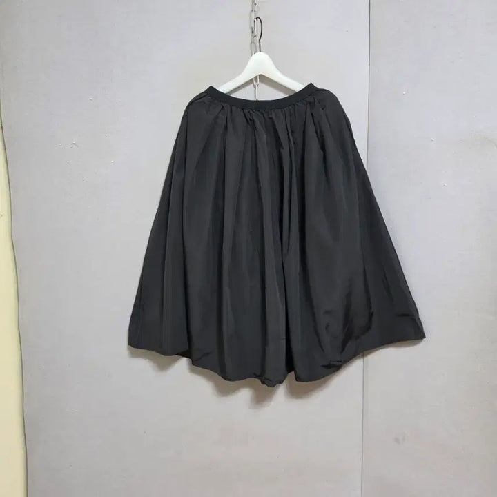 [BUNJANG] Kobe Yamanote Black Voluminous Skirt (Size F) / 고베 야마노테 블랙 풍성한 스커트 F   n5208  미착용제품