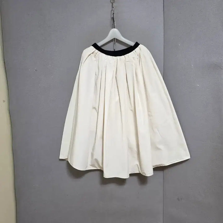 [BUNJANG] Kobe Yamanote Ivory Full Fit Skirt / 고베 야마노테 아이보리 풍성한핏 스커트 F   n5208   미착용제품